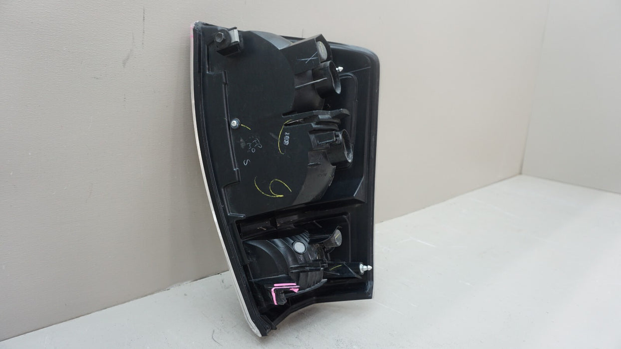 2016-2022 TOYOTA TACOMA REAR LEFT DRIVERS SIDE TAIL LIGHT OEM 17 18 19 20 212