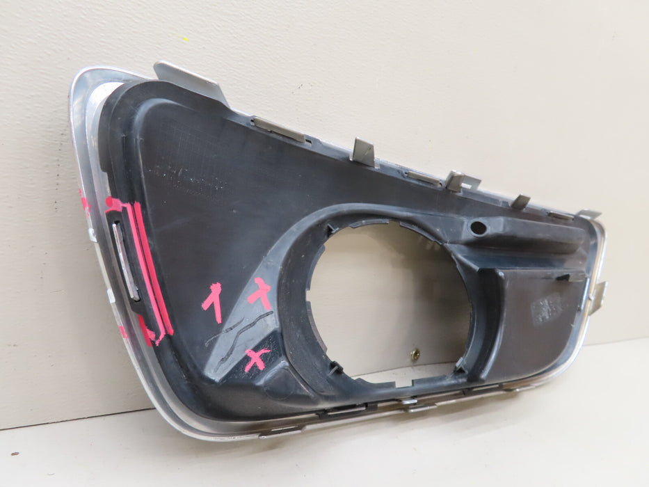 2013-2016 CHEVROLET MALIBU FRONT RIGHT PASSENGER FOG LIGHT BEZEL COVER OEM