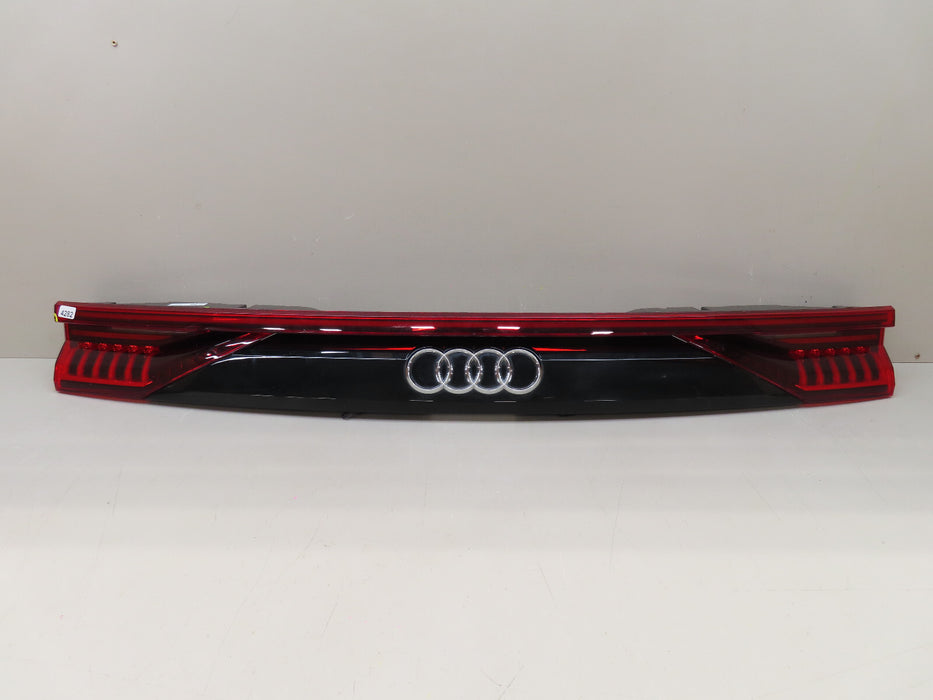 2019-2020 AUDI Q8 REAR CENTER BRAKE LIFT GATE TAIL LIGHT OEM 4M8.945.095.Q
