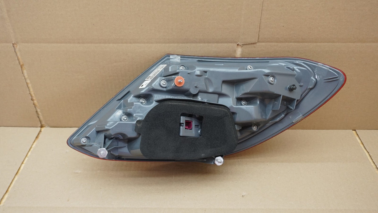2017-2019 MERCEDES E CLASS E300 E350 SEDAN REAR LEFT  TAIL LIGHT OEM A2139068100