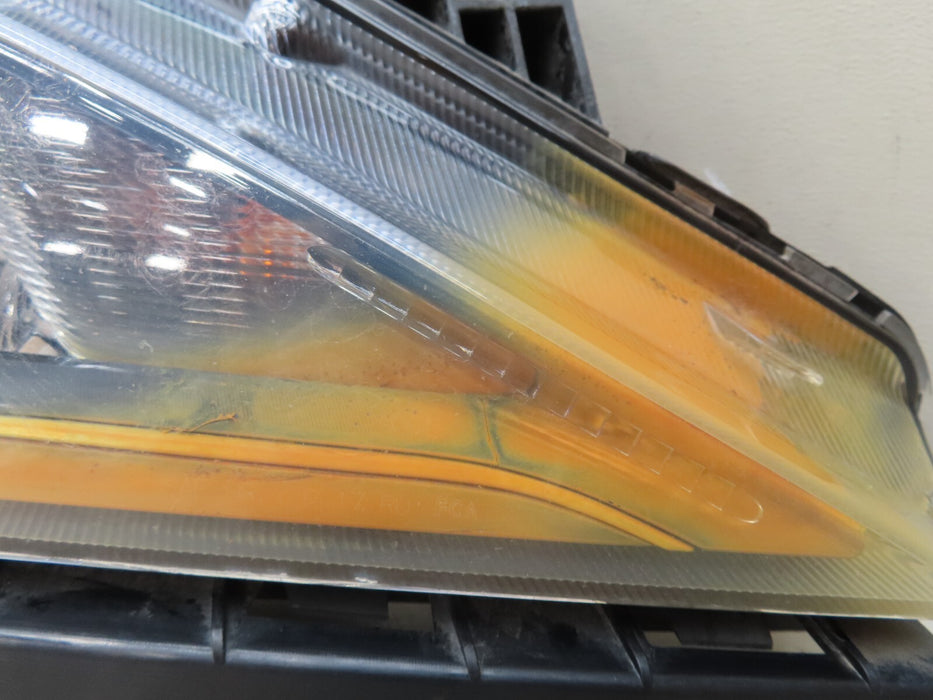 2017-2019 CHRYSLER PACIFICA FRONT RIGHT HEADLIGHT LAMP HALOGEN OEM 68228946AD