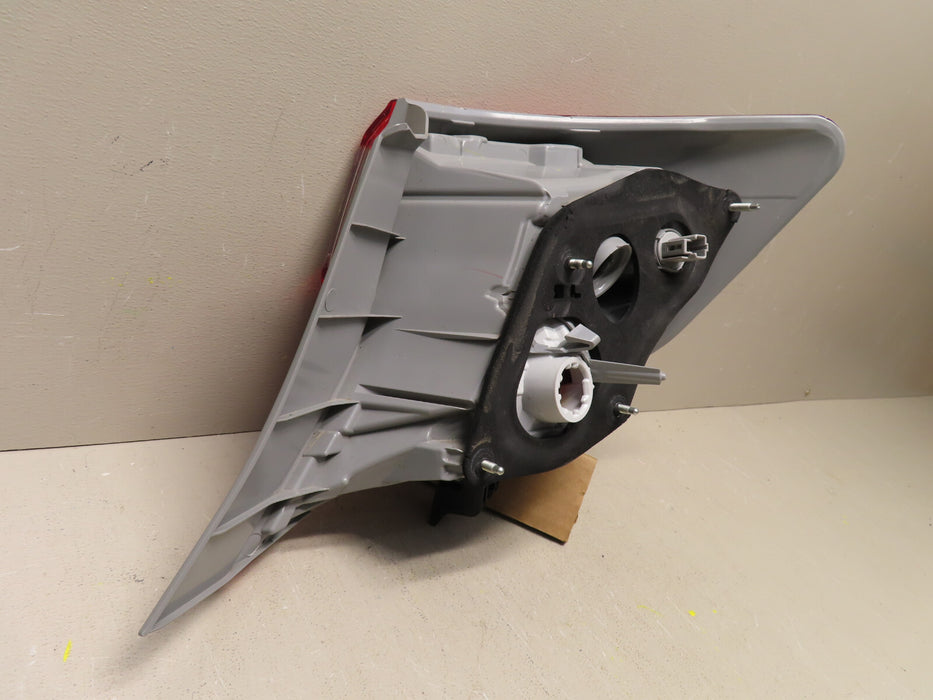 2012 2014 TOYOTA CAMRY LEFT DRIVER SIDE OUTER TAIL LIGHT HALOGEN OEM