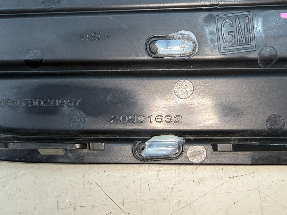 2013-2017 CADILLAC XTS LH FRONT FOG LIGHT COVER TRIM OEM 20901632