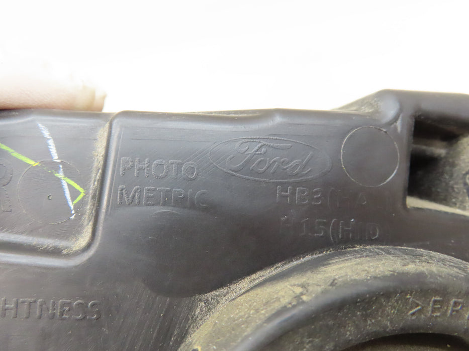 2015 - 2018 FORD EDGE FRONT RIGHT PASSENGER SIDE HEADLIGHT HALOGEN OEM