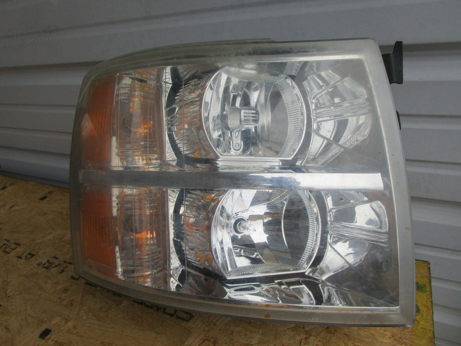 07 08 09 10 11 12 13 CHEVROLET SILVERADO RIGHT FRONT HALOGEN HEADLIGHT OEM