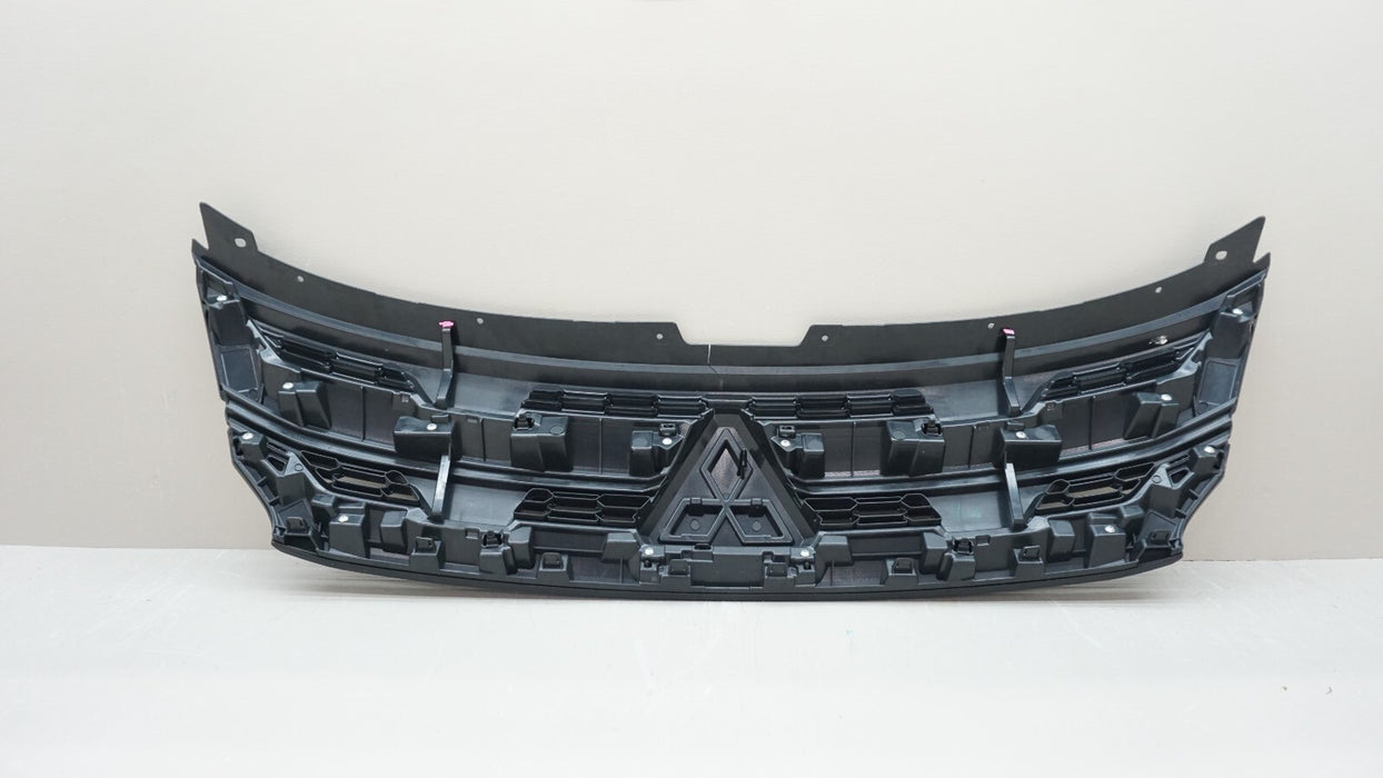 2020-2023 MITSUBISHI OUTLANDER FRONT BUMPER GRILLE OEM 7450B399