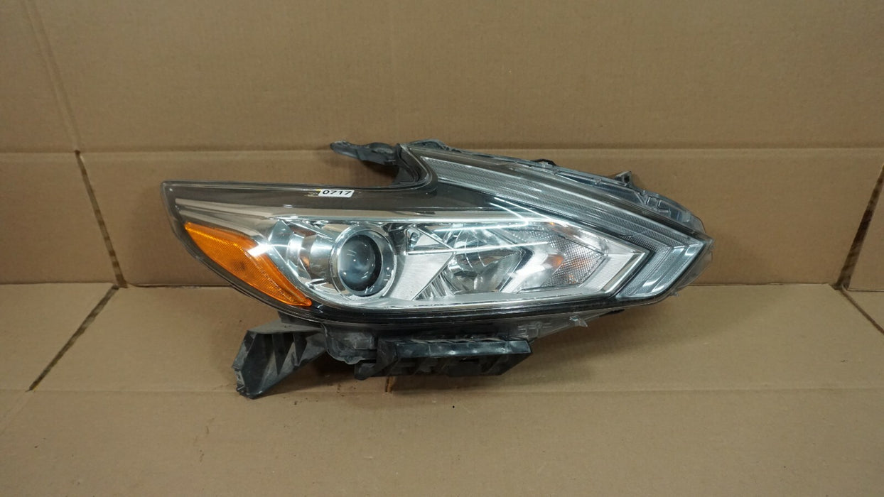 2016-2018 NISSAN ALTIMA RIGHT PASSENGER SIDE HEADLIGHT HALOGEN LAMP LENS OEM