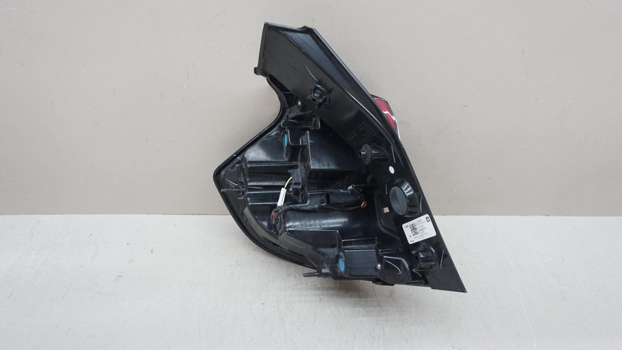 2018-2021 GMC TERRAIN RIGHT PASSENGER SIDE TAIL LIGHT OEM 84379498