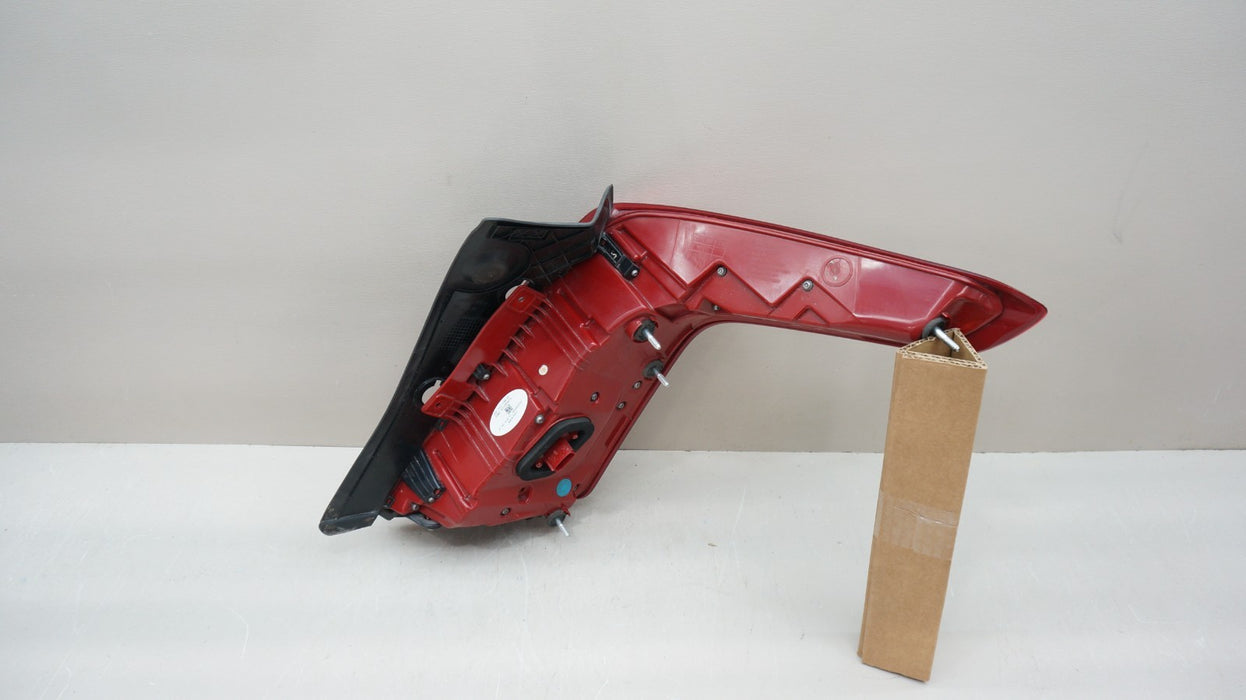 2017-2019 CADILLAC XT5 REAR LEF T DRIVERS SIDE TAIL LIGHT OEM