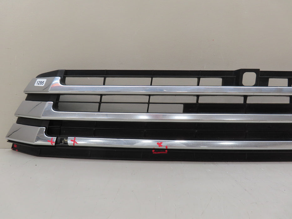 2017-2019 TOYOTA HIGHLANDER FRONT BUMPER RADIATOR GRILLE GRILL OEM