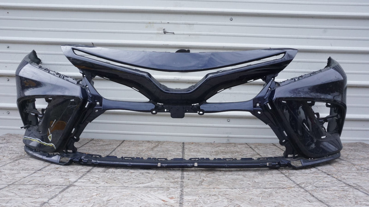 2018-2020 TOYOTA CAMRY SE FRONT MAIN BUMPER PANEL COVER OEM 18 19 20