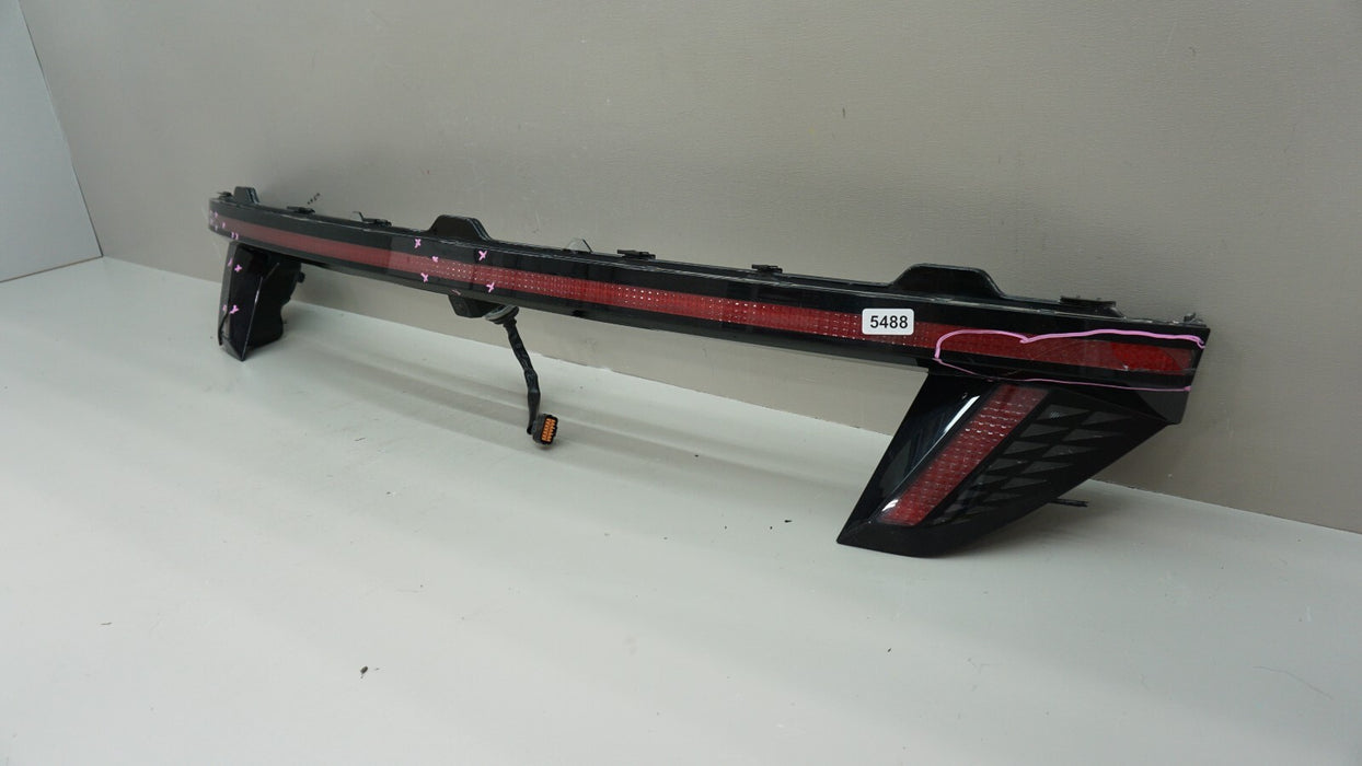 2022-2023 HYUNDAI TUCSON REAR CENTER TAIL LIGHT LAMP LED W/ CAMERA OEM 92403-CW