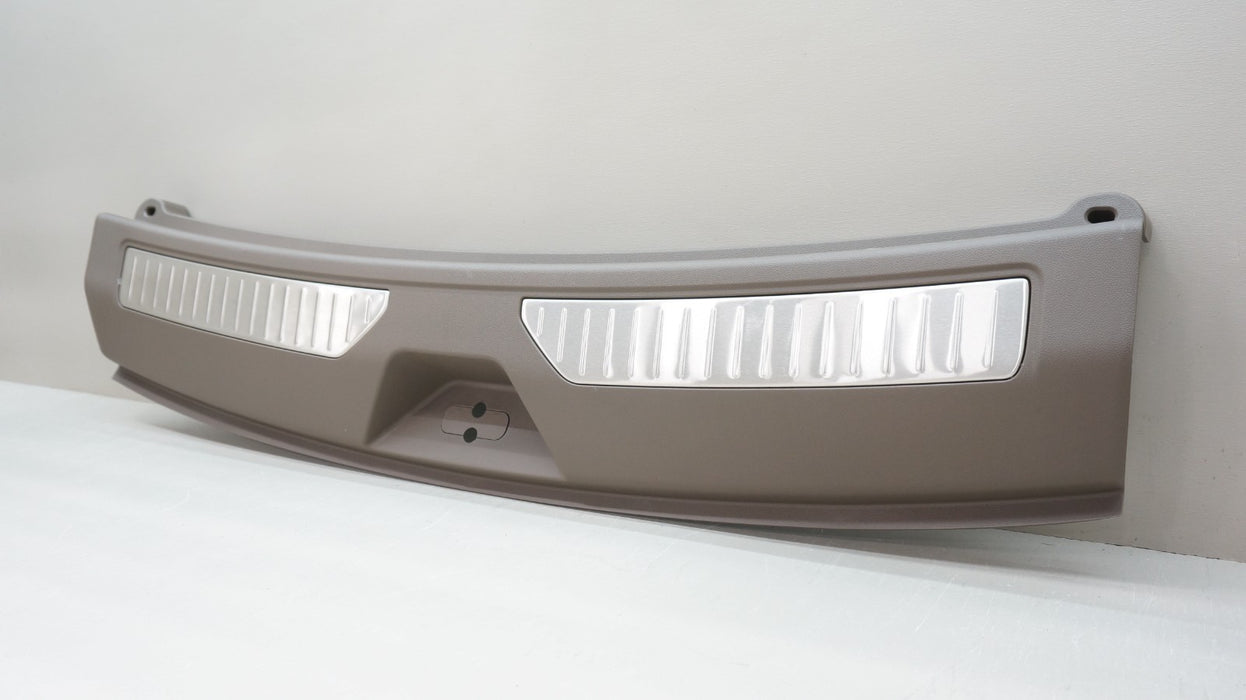 2021-2025 CHEVROLET SUBURBAN / TAHOE / YUKON REAR LIFTGATE SILL TRIM OEM *NEW*