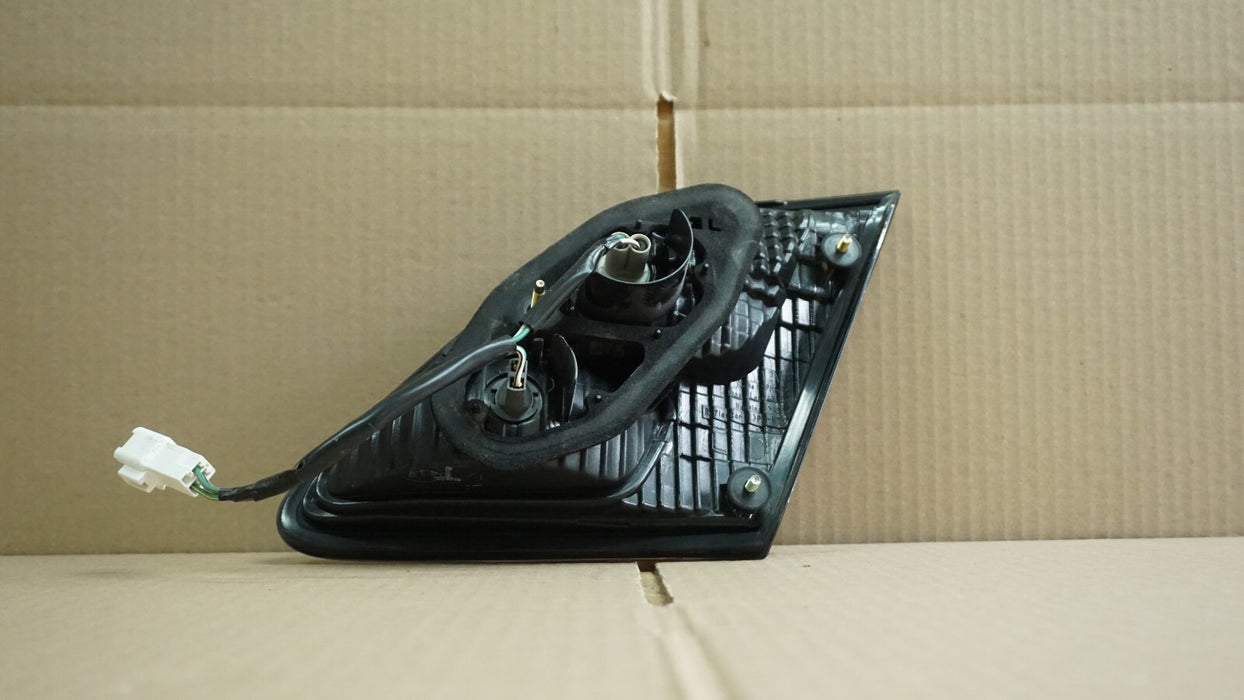 2002-2004 LEXUS ES300 ES330 REAR LEFT DRIVER SIDE INNER TAIL LIGHT LAMP OEM
