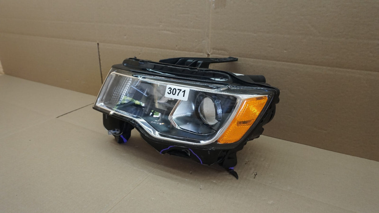 2017-2021 JEEP GRAND CHEEROKE FRONT DRIVER SIDE HEADLIGHT HEAD HALOGEN LAMP OEM