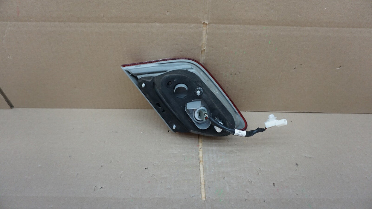 2010-2011 TOYOTA CAMRY REAR RH RIGHT PASSENGER SIDE INNER TAIL LIGHT OEM 10 11