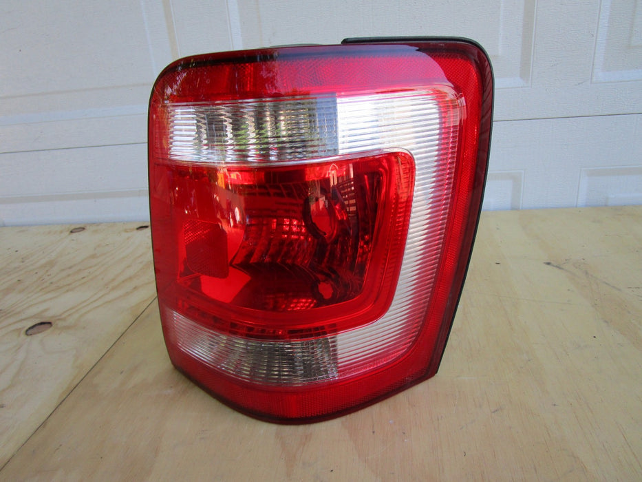 08 09 10 11 12 FORD ESCAPE RIGHT REAR TAIL LIGHT OEM