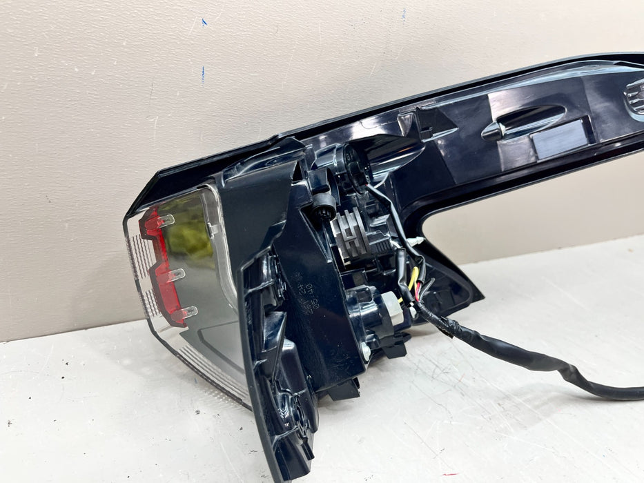 2021-2023 TOYOTA SIENNA LH LEFT DRIVER OUTER TAIL LIGHT LAMP OEM
