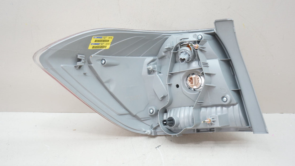 2011-2013 TOYOTA HIGHLANDER REAR RIGHT PASSENGER SIDE TAIL LIGHT CAPA