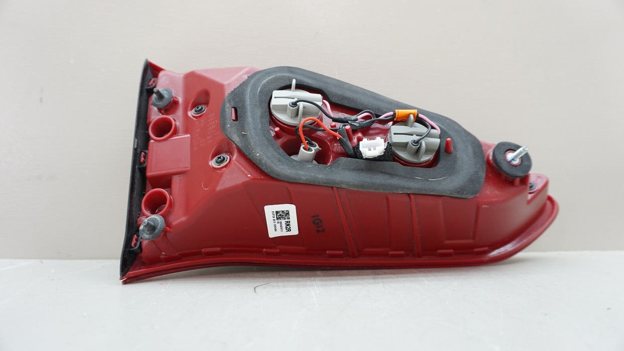 2016-2018 HYUNDAI TUCSON REAR RH RIGHT PASSENGER SIDE INNER TAIL LIGHT OEM
