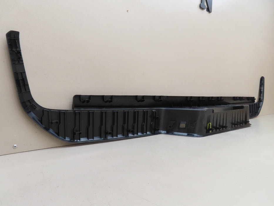 2019-2023 GMC-CHEVROLET 1500 2500 3500 REAR FASCIA STEP PAD BUMPER COVER OEM