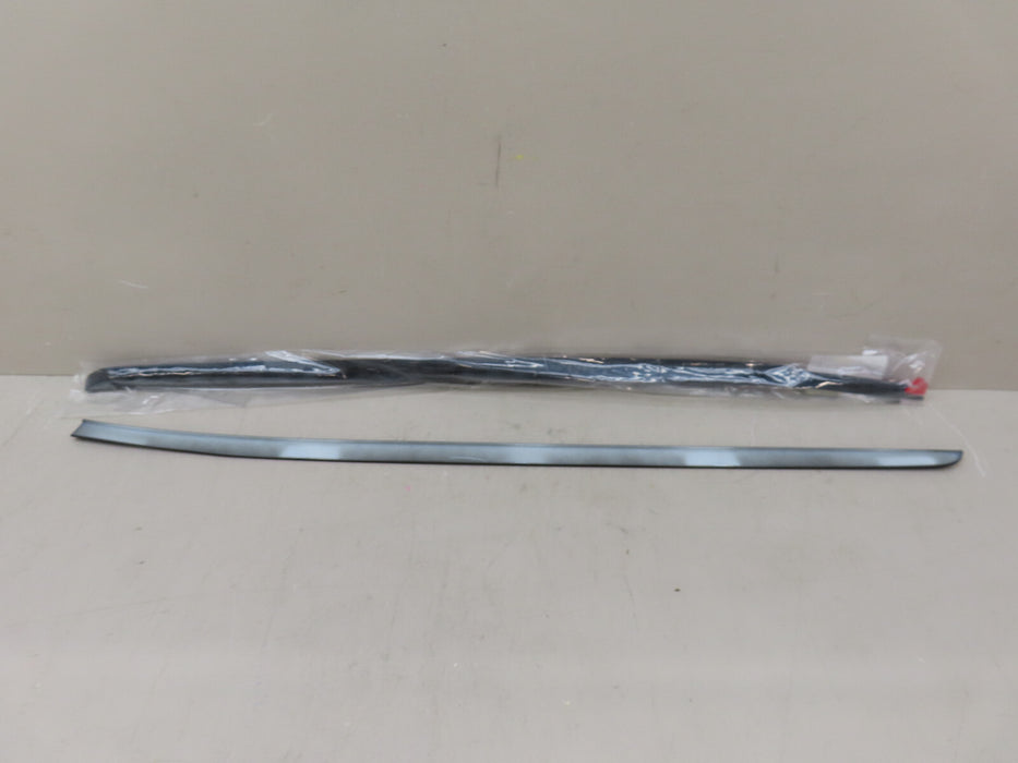 2014-2018 BMW X5 F15 WINDSHIELD RIGHT PASSENGER SIDE DRIP SEAL MOLDING OEM