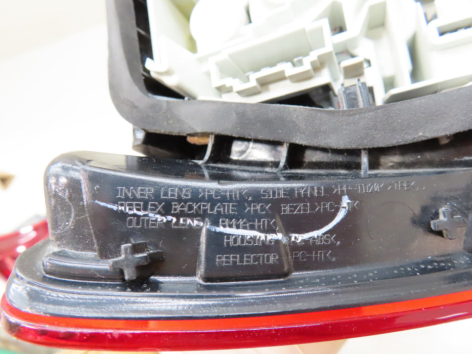 2016-2018 VOLKSWAGEN JETTA REAR RIGHT PASSENGER SIDE OUTER TAIL LIGHT LAMP OEM