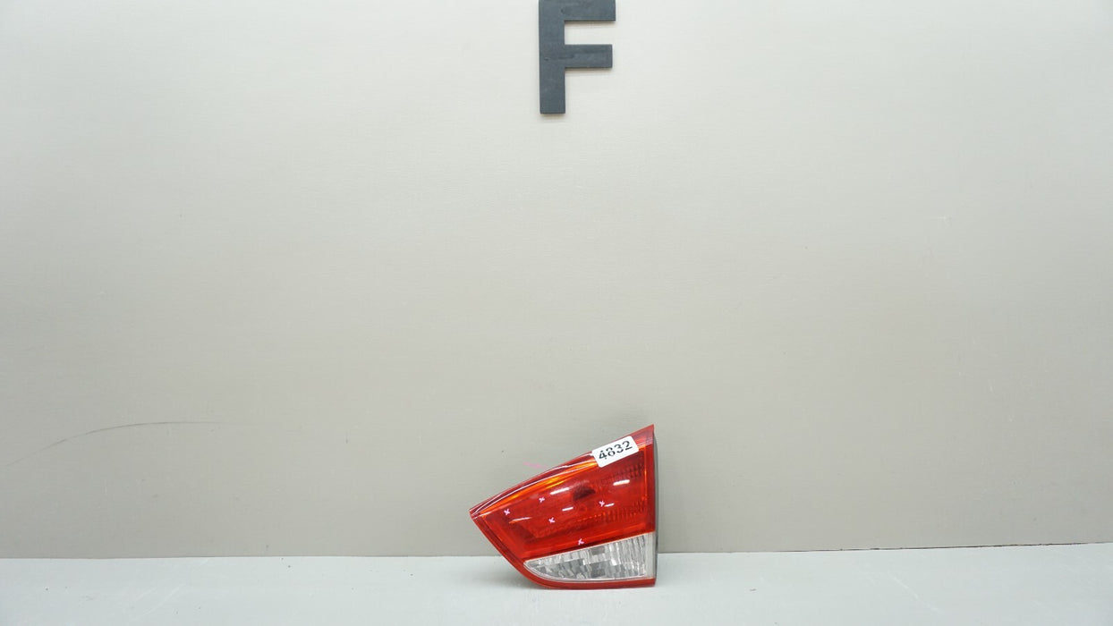 2010-2015 HYUNDAI TUCSON REAR RIGHT PASSENGER SIDE INNER TAIL LIGHT OEM