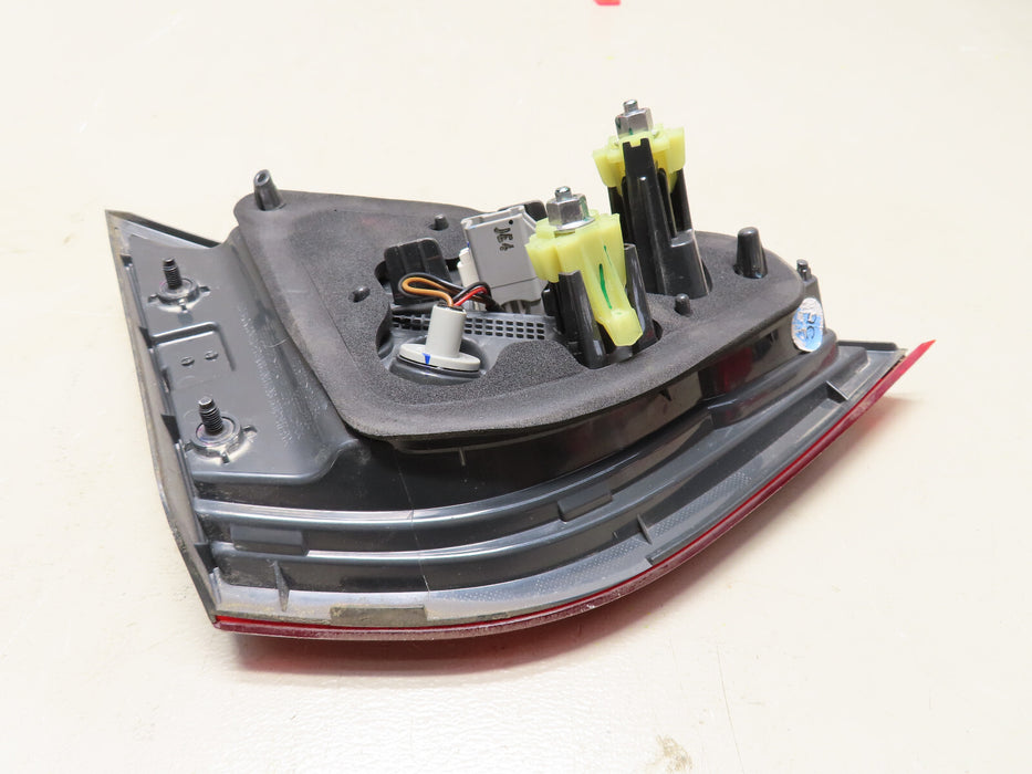 2015 2016 2017 CHRYSLER 200 REAR RIGHT PASSENGER INNER TAIL LIGHT OEM
