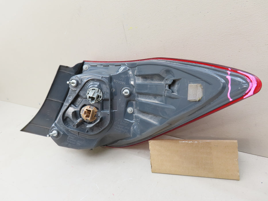 2014-2016 TOYOTA COROLLA REAR LEFT DRIVER SIDE TAIL LIGHT OUTER OEM