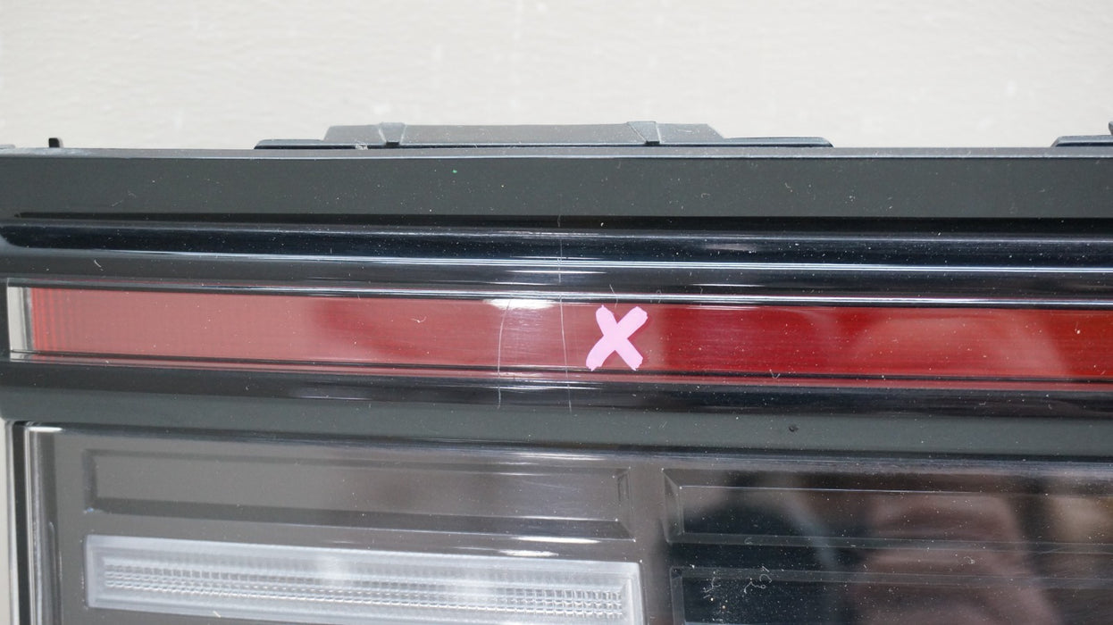 2024-2025 HYUNDAI SONATA REAR CENTER TAIL LIGHT OEM 92409L1550