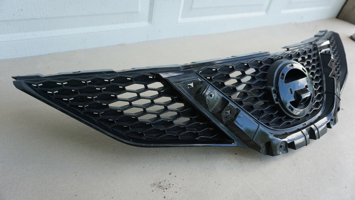 2017-2019 NISSAN ROGUE FRONT RADIATOR GRILL GRILLE MOLDING 62310-6MA0A OEM