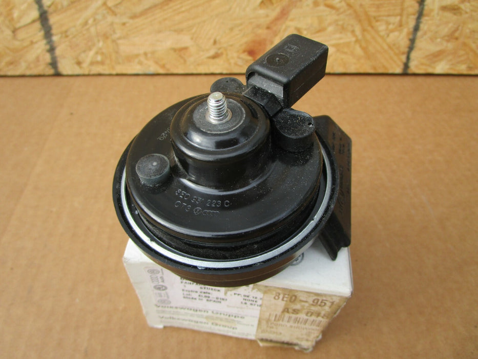 AUDI VOLKSWAGEN VW HORN 8E0951223C OEM