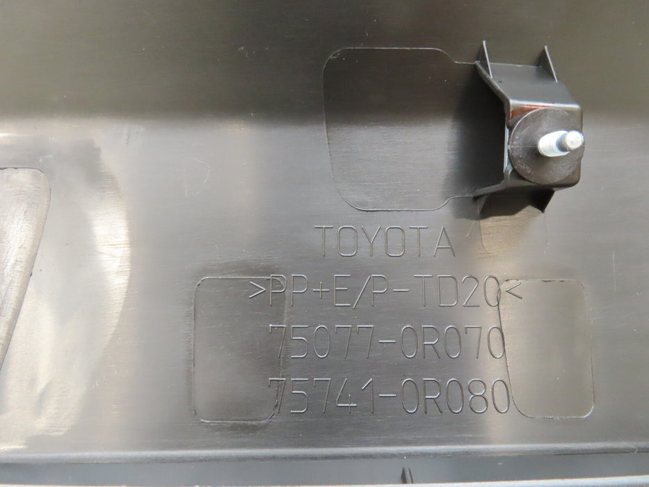 2019-2022 TOYOTA RAV4 REAR RIGHT PASSENGER LOWER DOOR MOLDING OEM 75077-0R070