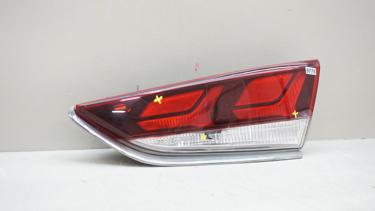 2018-2019 HYUNDAI SONATA REAR RIGHT PASSENGER SIDE INNER TAIL LIGHT OEM