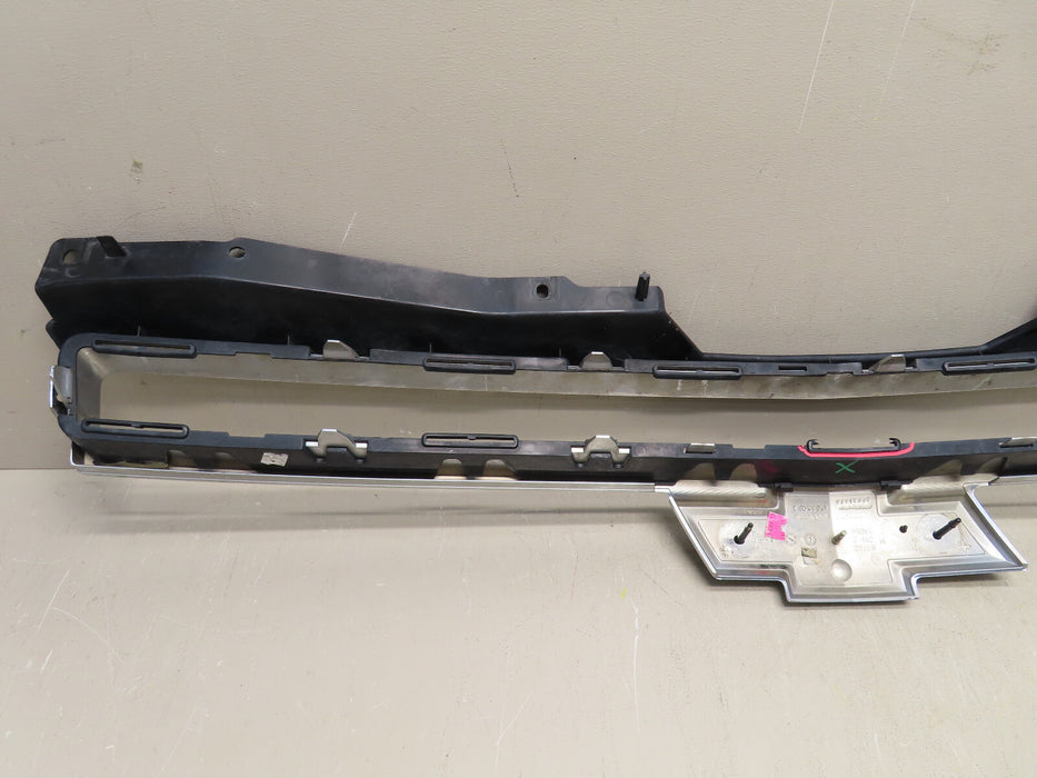 2007-2014 CHEVROLET TAHOE SUBURBAN FRONT UPPER GRILLE 15835087