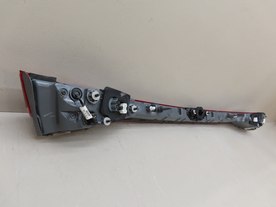 2021 2022 HYUNDAI ELANTRA REAR CENTER TAIL LIGHT LIFT GATE OEM LED 92409-AB000
