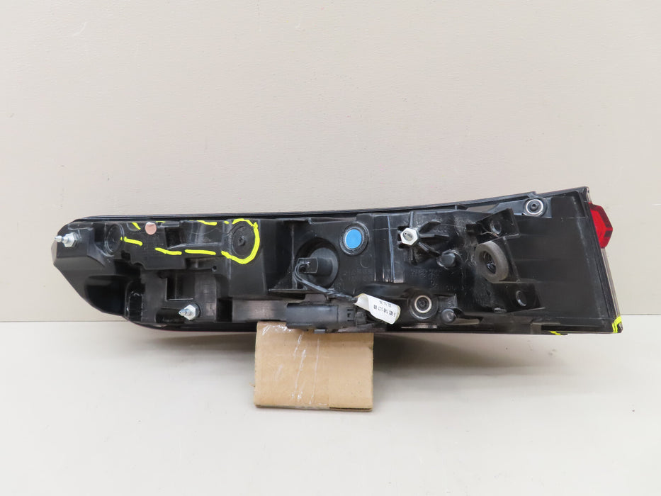 2021-2024 JEEP GRAND CHERROKE REAR RIGHT PASSENGER TAIL LIGHT OEM