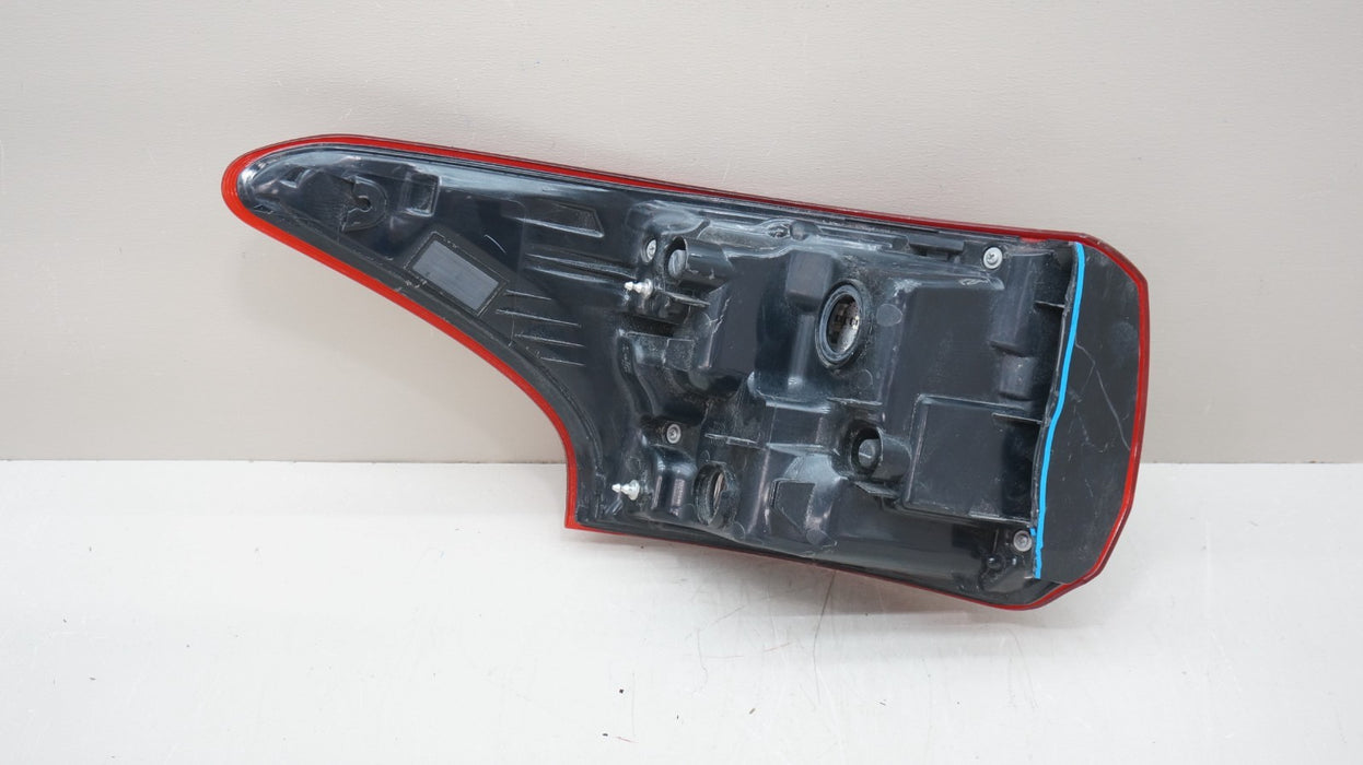2016-2020 MITSUBISHI OUTLANDER REAR RIGHT PASSENGER SIDE OUTER TAIL LIGHT OEM