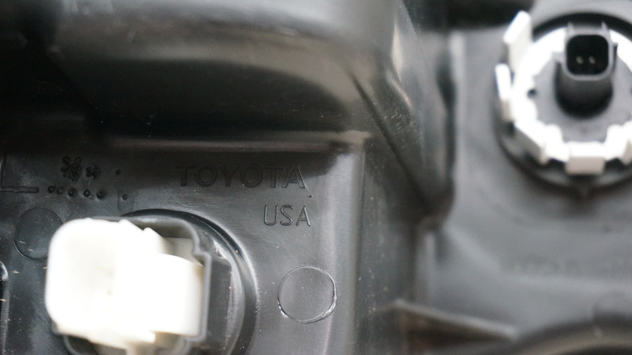 2022-2025 TOYOTA COROLLA CROSS FRONT LEFT DRIVER SIDE LED HEADLIGHT OEM