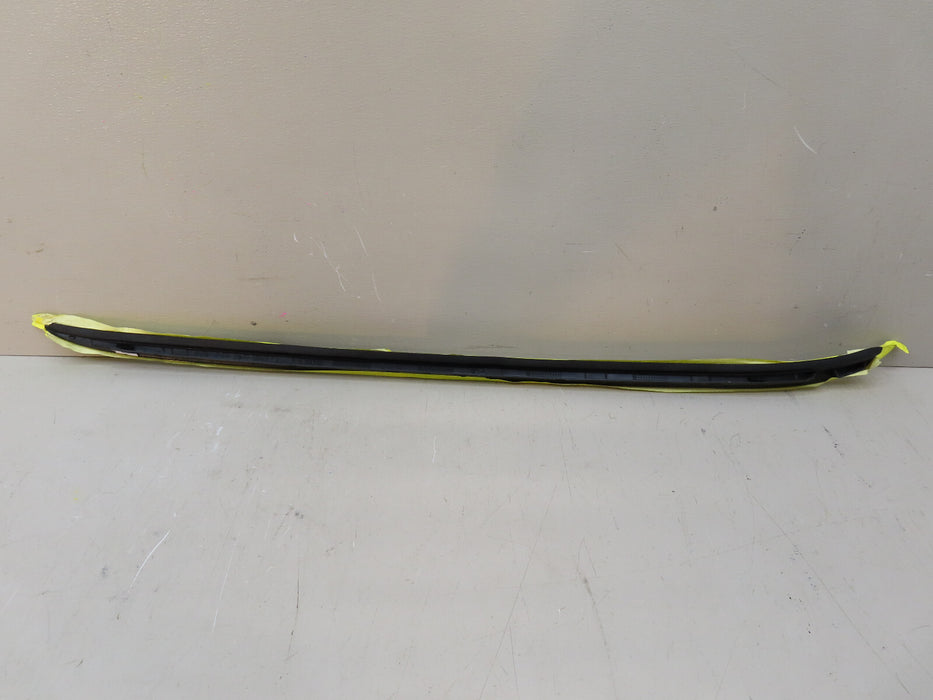 2019-2024 BENTLEY CONTINENTAL GTC RIGHT SIDE EXTERIOR WINDOW SEAL OEM