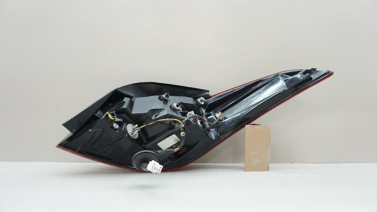 2014-2016 HYUNDAI ELANTRA REAR LH LEFT DRIVER SIDE OUTER TAIL LIGHT OEM
