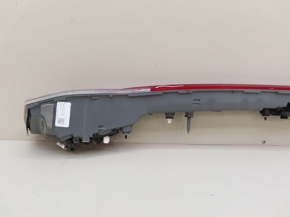 2021 2022 HYUNDAI ELANTRA REAR CENTER TAIL LIGHT LIFT GATE OEM LED 92409-AB000