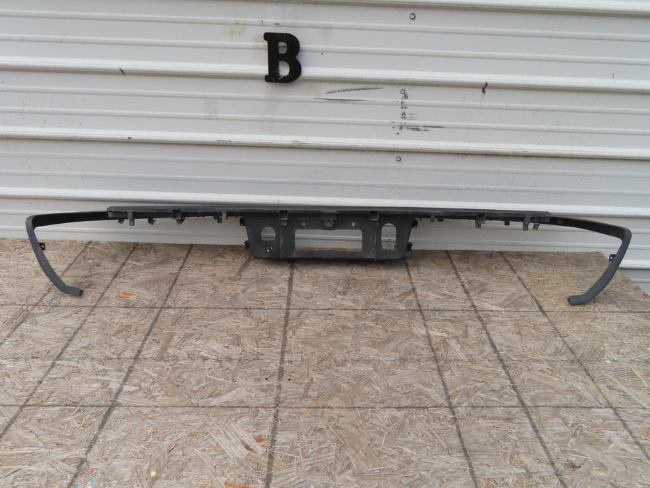 2015-2019 CHEVROLET/GMC 2500HD/3500HD REAR BUMPER COVER STEP PAD OEM
