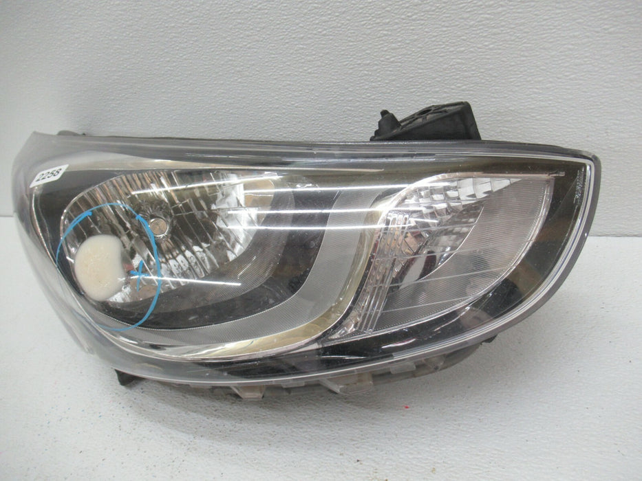 2015-2017 HYUNDAI ACCENT FRONT RIGHT PASSENGER SIDE HEADLIGHT LAMP OEM