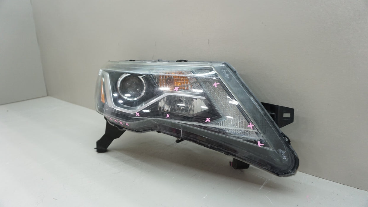 2017-2020 NISSAN PATHFINDER FRONT RIGHT PASSENGER SIDE HEADLIGHT HALOGEN OEM
