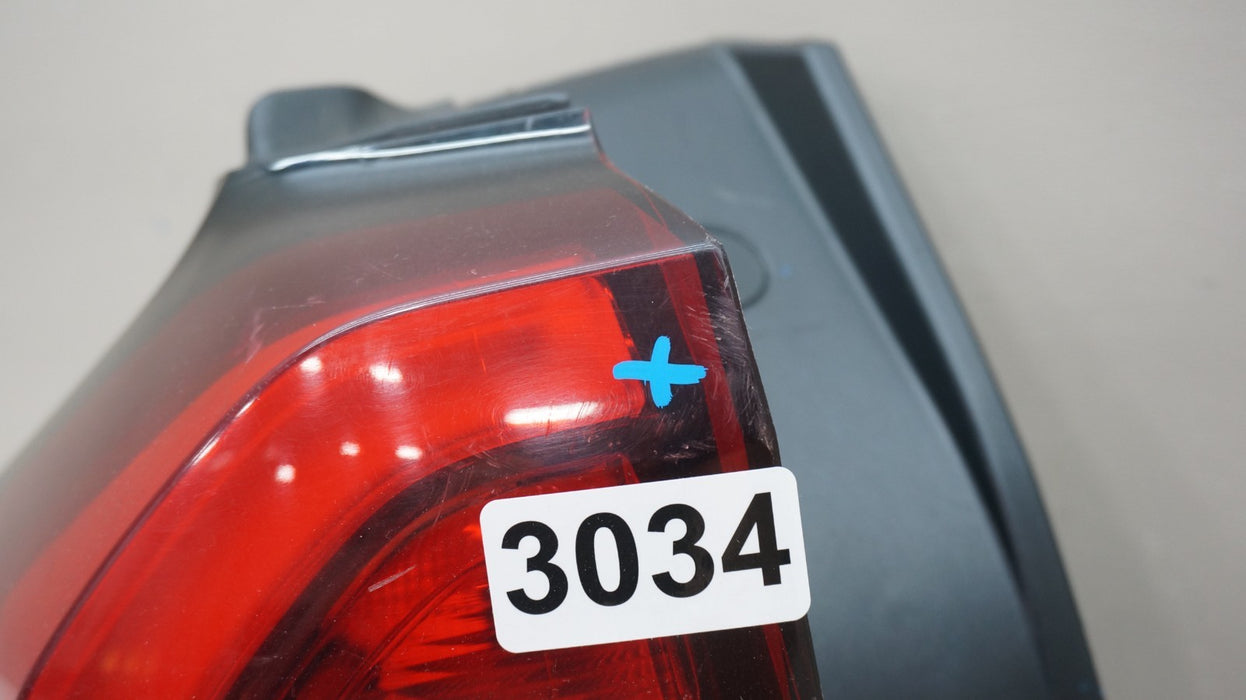 2018-2021 GMC TERRAIN REAR LEFT DRIVER SIDE OUTER TAIL LIGHT OEM 84379497
