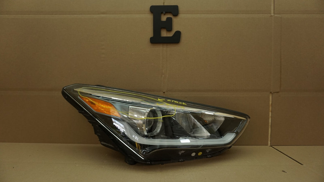 2017-2019 HYUNDAI SANTA FE FRONT RIGHT PASSENGER SIDE HEADLIGHT HALOGEN OEM