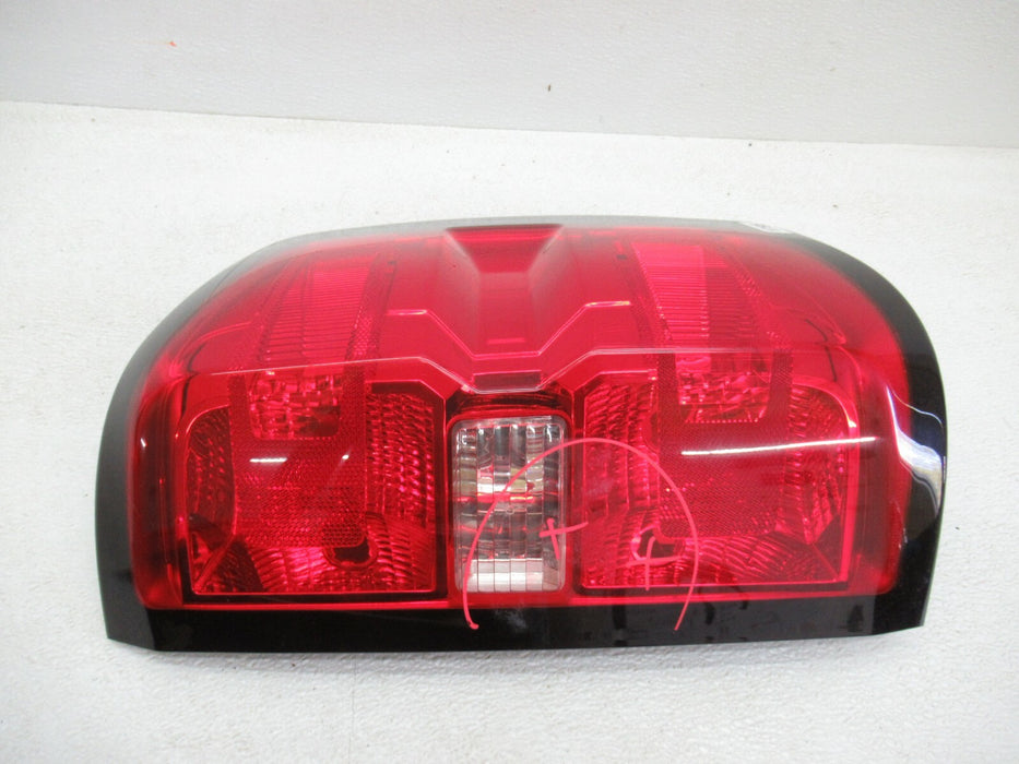 2014 - 2015 CHEVROLET SILVERADO REAR RIGHT PASSENGER TAIL LIGHT STOP LAMP OEM