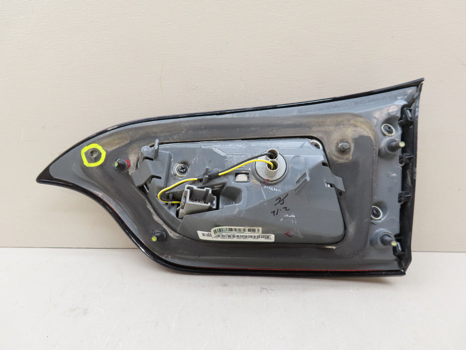2014-2018 JEEP CHEROKEE REAR LEFT DRIVER SIDE TAIL LIGHT INNER OEM 68102920AC